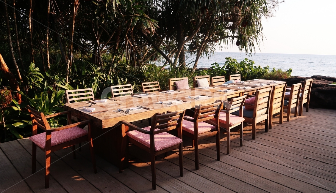 테이블,바다,의자,바다옆,바닷가,해안가,비치,beach,table,sea,summer,blue,ocean,restaurant,outdoor,holiday,sky,resort,chair,island,setting