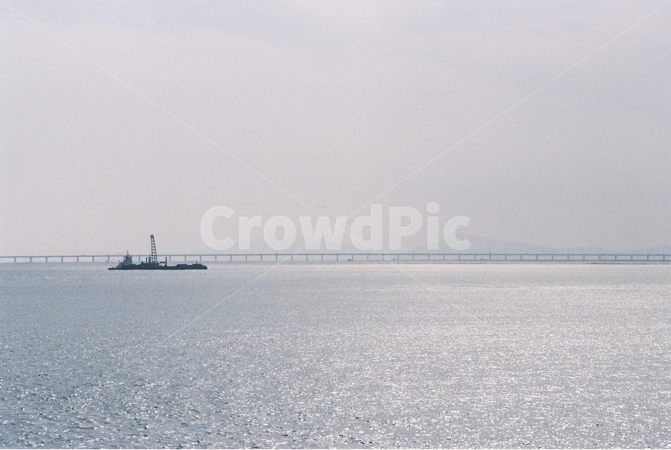 배,인천,water,ocean,잔잔함,바다,pink,blue,수평선,하늘,새벽,아침,고요함,quiet,morning,sky,film,filmphotography,필름사진,필름,자연,nature,outdoors,retro,보트,transportation,차량,boat,vehicle