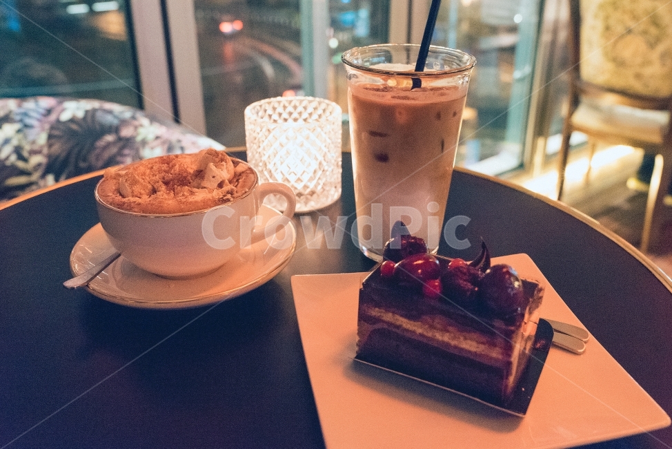 커피,아이스라떼,카페라떼,케이크,조각케이크,카페,cake,cafe,sweet,음식,식재료,요리,food,cook,meal,dishes,food reserves,디저트,간식,후식,dessert,snack,커피,카페,coffee,cafe,감성,sensible,feeling