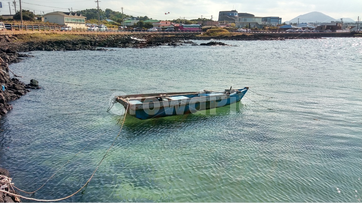 제주도,바다,배,풍경,작은배,scenery,jejuisland,sea,ship,자연,풍경,nature,landscape,교통,교통수단,traffic,transportation,watercraft,선박,vehicle,차량