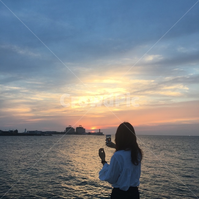 person,사람,human,인간,해질녘,일몰,노을,석양,여자,woman,이쁜,주황빛,노을빛,배,바다,저녁바다,생머리,제주도,자연,nature