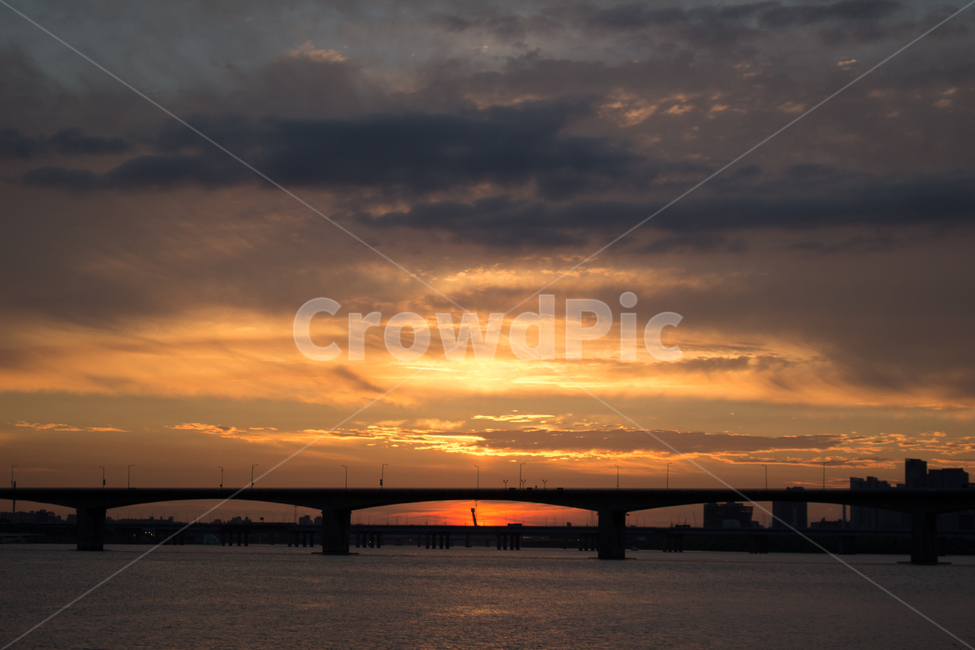 노을,다리,구름,하늘,한강,도시,풍경,city,landscape,한국도시풍경,한국도시경관,korea cityscape,nature,자연,outdoors,옥외,sky,red sky,붉은 하늘,sunset,일몰,dawn,새벽,dusk,황혼