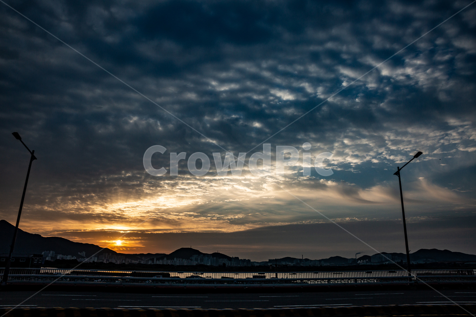 일출,구름,흐린날,다크한날,우중충,새벽,새벽날씨,자연,풍경,nature,landscape,outdoors,옥외