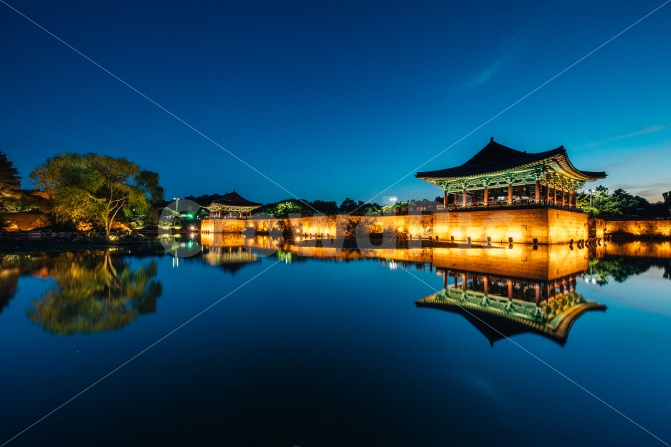 경주,동궁과월지,안압지,야경,반영,문화재,경주여행,여행,일몰,파란밤,한옥,야경,밤,풍경,nightscape,night,landscape,랜드마크,landmark,tourist attraction,한국전통,한국문화,korean traditional,korean culture,building,건물,architecture,건축물