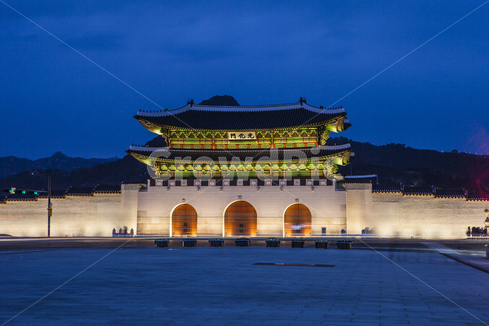 야경,광화문,전통,선,패턴,풍경,문화유산,문화재,한국의미,야경,밤,풍경,nightscape,night,landscape,한국전통,한국문화,korean traditional,korean culture,랜드마크,landmark,tourist attraction,한국랜드마크,한국관광지,한국명소,korea landmark,korea tourist attraction,architecture,건축물,building,건물,pagoda,탑,worship,예배,shrine,신사