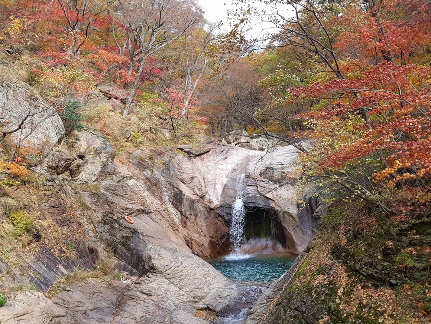 폭포,설악산,자연,물,산,가을,계절,fall,autumn,season,자연,풍경,nature,landscape,water,outdoors,옥외,stream,흐름,creek,작은 만