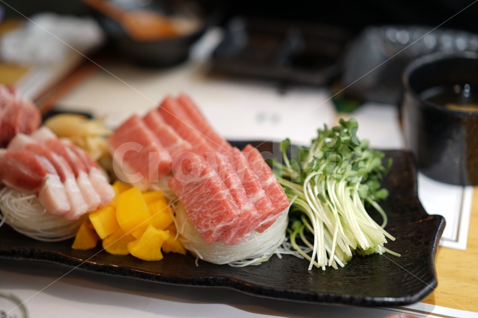 참치,참치회,안주,음식,일식,먹방,횟감,소주안주,안주추천,안줏거리,먹거리,붉다,레드,빨강,싱싱,색감,음식,식재료,요리,food,cook,meal,dishes,food reserves,수산물,해산물,fishery products,seafood,일식,일본음식,일본요리,Japanese food,Japanese dishes,Japanese meal,Japanese cook