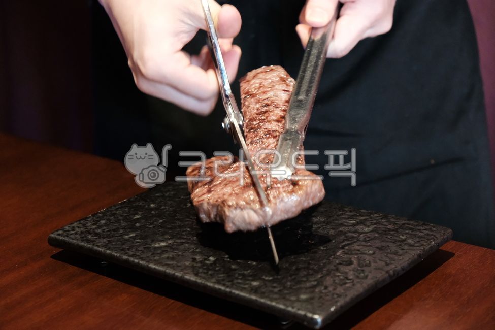 side dish,scissors,Korean food,Grilled meat,Korean,tongs,beef,cooking,Korean beef