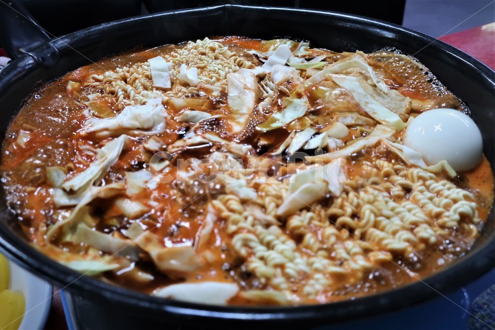 즉석,떡볶이,양배추,삶은,계란,달걀,라면,사리,오뎅,생라면,춘장,한식,요리,먹거리,음식