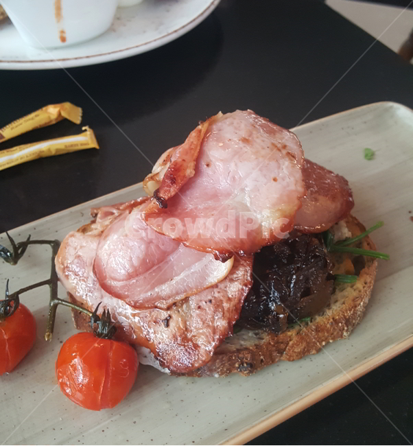 음식,브런치,토스트,베이컨,양파,방울토마토,조식,아침,블랙퍼스트,푸드,food,brunch,breakfast,식사,bacon,toast,tomato,morning,meal,밥,유리,맛집,식탁,플레인팅,상차림,바게트,푸드스타일링,cook