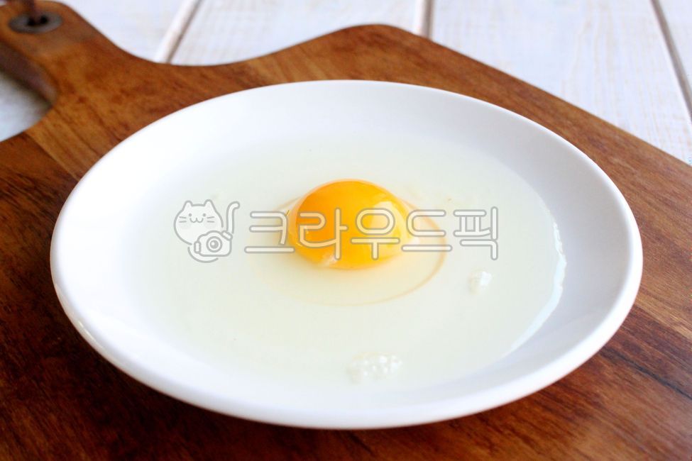 생달걀,날달걀,날계란,생계란,노른자,달걀,계란,음식,식재료,요리,food