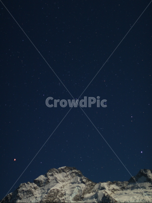 밤하늘,밤,별,별사진,겨울,겨울밤,sky,stars,star,mountain,snow,winter,자연,야경,밤,풍경,nightscape,night,landscape,nature,outdoors,옥외,universe,우주,astronomy,천문학,outer space,대기권 밖,starry sky,별이 빛나는 하늘