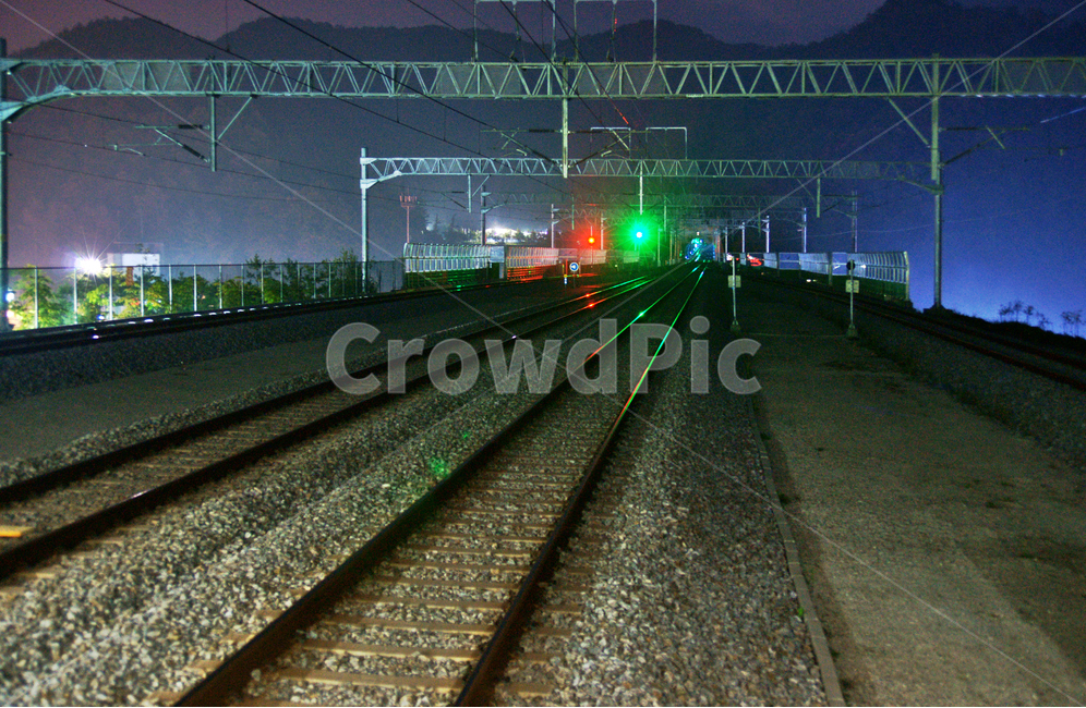 역사,전철역,불빛,신호등,철로,기찻길,정거장,선로,야경,railway,철도,rail,레일,transportation,교통,train track