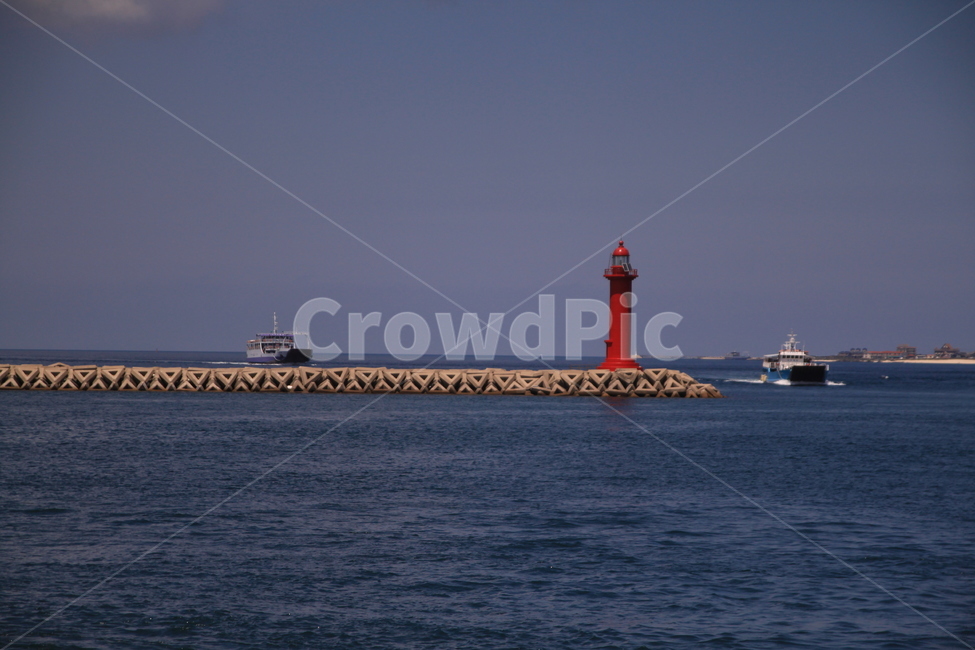 푸른,바다,등대,방파제,전경,nature,landscape,summer,jeju,우도,등대,lighthouse,vehicle,차량,transportation,교통,boat,보트