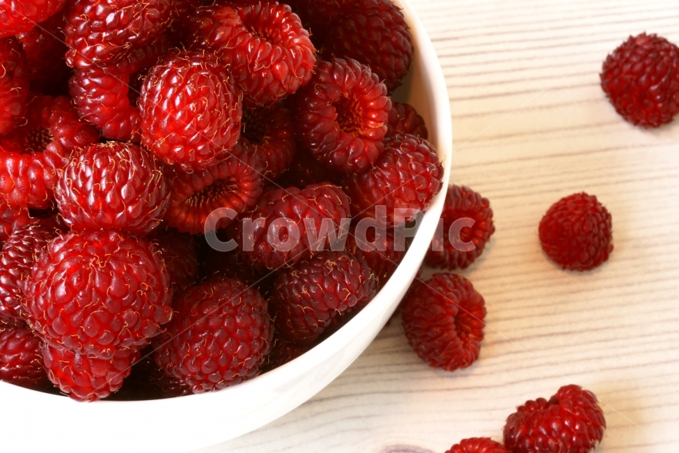 산딸기,과일,열매,라즈베리,berry,베리,빨간,딸기,음식,맛,맛있는,붉은,식품,달콤한,익은,접시,그릇,담겨있다,음식,식재료,요리,food,cook,meal,dishes,food reserves,과일,열매,fruit,연출,컨셉,콘셉,direction,concept