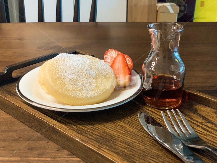 음식,팬케이크,과일,카페,빈티지,pancake,strawberry,컨셉,필름카메라,모노톤,음식,식재료,요리,food,cook,meal,dishes,food reserves,디저트,간식,후식,dessert,snack
