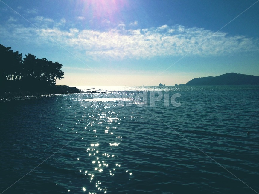 바다,해변,ocean,구름,산,cloud,mountain,휴식,힐링,healing,햊빛,sunlight,감성,푸른