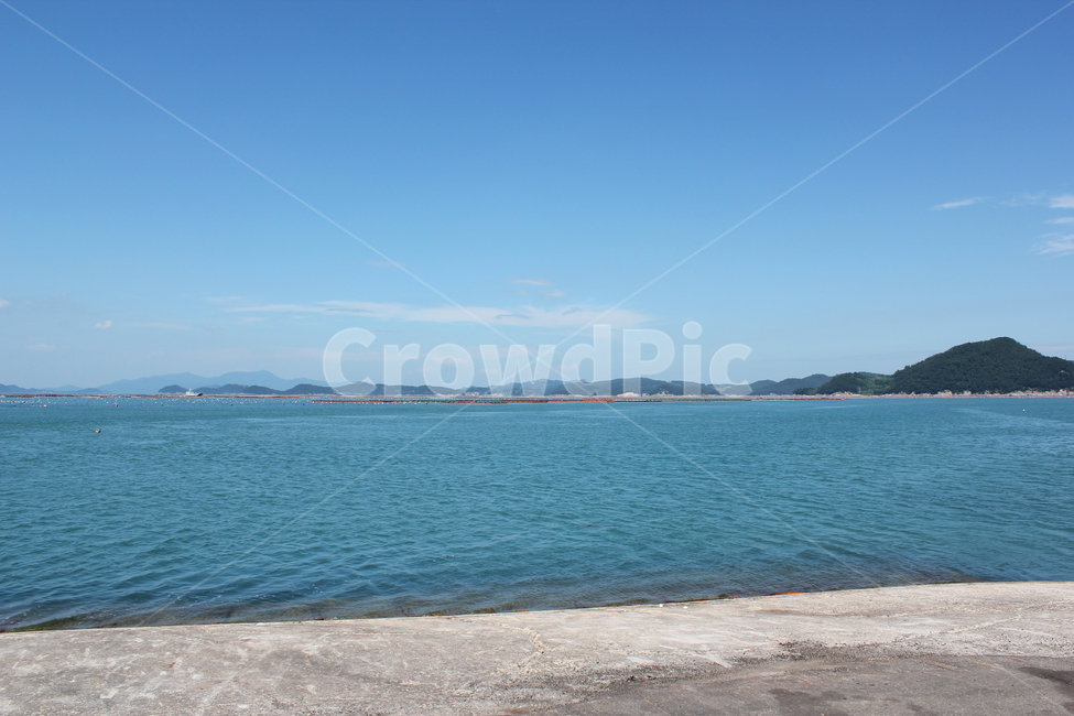 구름,맑은,파란색,오션,바닷물,둑,선착장,콘크리트바닥,길,도로,blue,cement,cloud,coastline,concrete,island,mountain,nature,ocean,sea,sky,water,wave,하늘,낮,낮하늘,파란하늘,파랑,블루,자연,풍경,산,먼산,섬,바다,낮바다,푸른바다,해안가,바닷가,콘크리트,땅바닥,바닥,땅,시멘트바닥,시멘트,물,물결,자연,풍경,nature,landscape,outdoors,옥외,reservoir,저수지