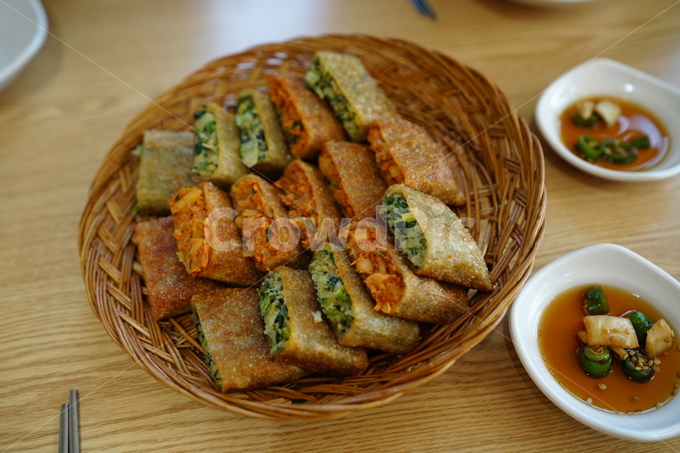 메밀전병,먹거리,음식,한식,안주,막걸리안주,간장,안주거리,푸드,식사,음식사진,색감,음식,식재료,요리,food,cook,meal,dishes,food reserves,한식,한국음식,한국요리,korean food,korean dishes,korean meal,korean cook
