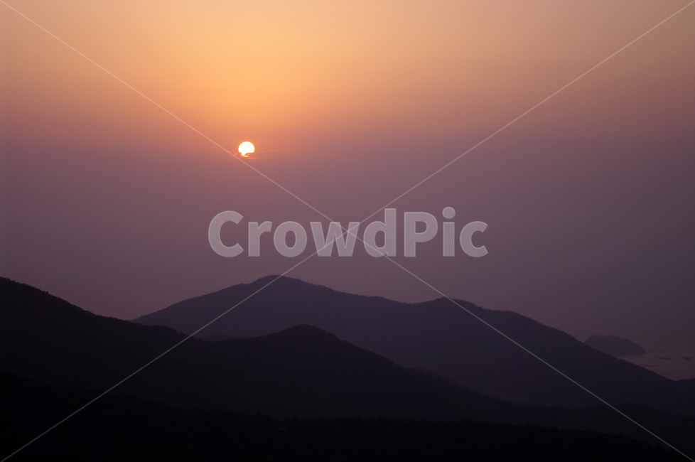 노을,하늘,산,구름,일출,풍경,자연,풍경,nature,landscape,outdoors,옥외,sky,dawn,새벽,red sky,붉은 하늘,sunset,일몰,dusk,황혼