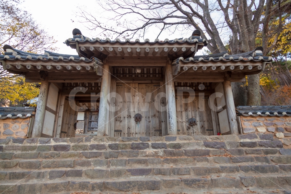 가을,단풍,계절,사찰,절,강화,강화도,전등사,솟을대문,수도,수양,수련,temple,autumn,nature,asia,buddhism,architecture,fall,landscape,travel,colorful,park,garden,beautiful,background,tree,asian,leaf,orange,art,image,holiday,tower,한국전통,한국문화,korean traditional,korean culture,종교,신앙,religion,belief,faith,건축물,건물외관,exterior,building,structure,architecture,construction
