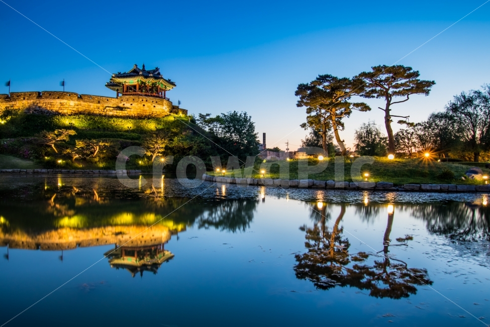 풍경,야경,반영,방화수류정,수원화성,수원,야경,밤,풍경,nightscape,night,landscape,랜드마크,landmark,tourist attraction,한국전통,한국문화,korean traditional,korean culture,architecture,건축물,building,건물