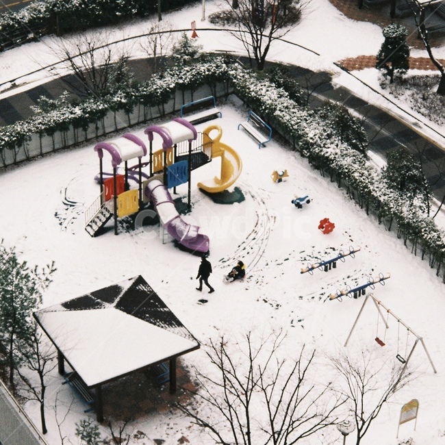 겨울,감성,인물,아날로그,눈썰매,가족,힐링,분위기,겨울,계절,winter,season,놀이공원,놀이동산,놀이터,amusement park,playground