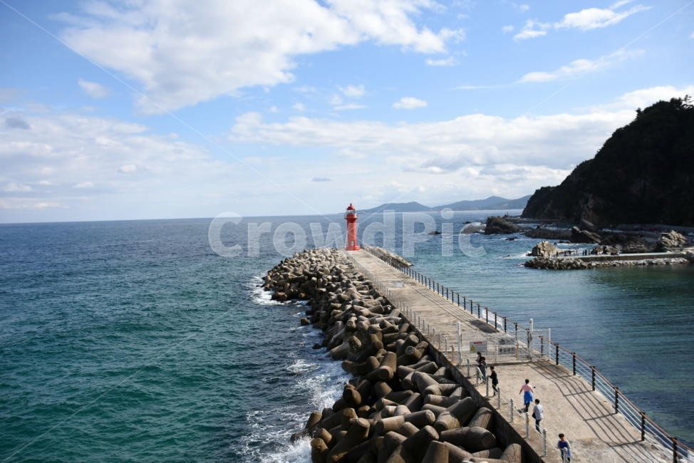 정동진,동해,바다,부채길,등대,자연,풍경,nature,landscape,한국자연풍경,한국자연경관,korea nature landscape,등대,lighthouse,promontory,곶,person,사람,human,인간