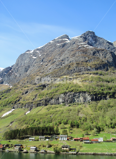 피오르드,노르웨이,피요르드,작은마을,산기슭,호수,강,강변,호숫가,호수마을,풍경,경치,대자연,북유럽,유럽,빙하지형,녹색,봄,송네피오르드,아울랜드피오르드,아름다운,전원,전경,자연,소도시,시골,근교,스칸디나비아,도시,호반,산,산맥,절벽,가파른,산자락,산밑마을,동화마을,그림같은,파란,하늘,파란하늘,만년설,웅장한,경관,장관,절경,예쁜마을,청정,청정지역,아기자기한,여유,평화로운,조용한,한적한,자연,풍경,nature,landscape,시골,마을,country,rural,town,해외,외국,세계,foreign,oversea,world,세계자연풍경,해외자연풍경,외국자연풍경,world nature landscape,outdoors,옥외,mountain range,mountain,slope,경사