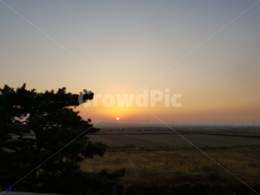 노을,해질녘,일몰,풍경,자연,하늘,저녁,저녁노을,한국,아름다움,sunset,scenery,nature,sky,theglowoftheskyatsundown,korea,beautiful,자연,풍경,nature,landscape,한국자연풍경,한국자연경관,korea nature landscape,시골,마을,country,rural,town,outdoors,옥외,red sky,붉은 하늘,dawn,새벽,dusk,황혼