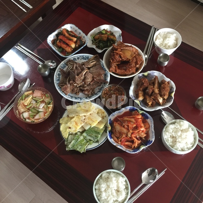 집밥,갈비,배추전,김치,식사,음식,요리,food,dish,homemade,delicious,한식,koreanfood,손맛,meal,반찬,백반,밥상,숟가락,젓가락,수저,밥그릇,밥,흰밥,쌀밥,김치국