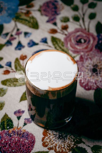마실것,유리,beverage,아인슈페너,크림커피,비엔나커피,크림,아이스커피,coffeecup,커피컵,cup,컵,커피,카페,coffee,cafe
