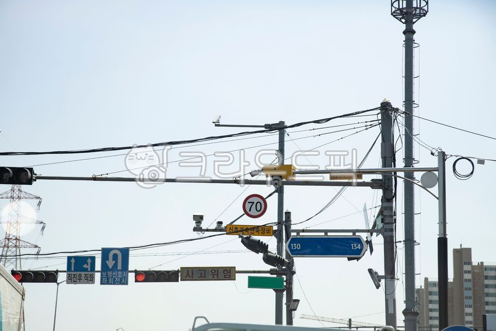 crackdown,sky,speed limit,arrow,road sign,sign,equipment,industry,transmission tower,accident risk,wire,Pillar,Uturn,installation,road name,warning,Traffic Light,camera,guide,Straight,traffic