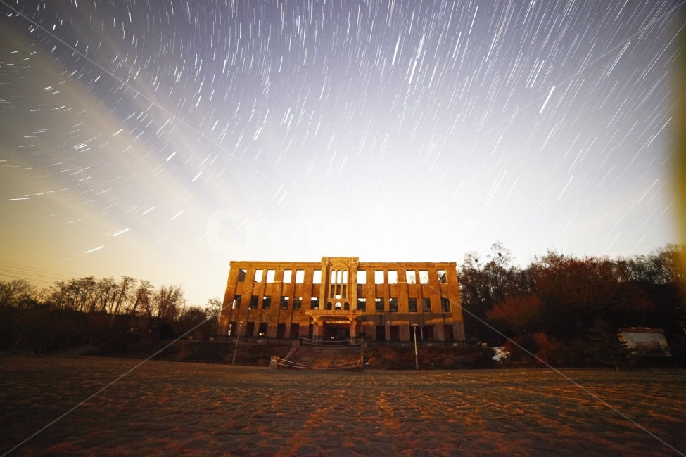 철원,노동당사,전쟁,페건물,흉상,밤,별,야간,겨울,심야,랜드마크,landmark,tourist attraction,한국랜드마크,한국관광지,한국명소,korea landmark,korea tourist attraction,건축물,건물외관,exterior,building,structure,architecture,construction