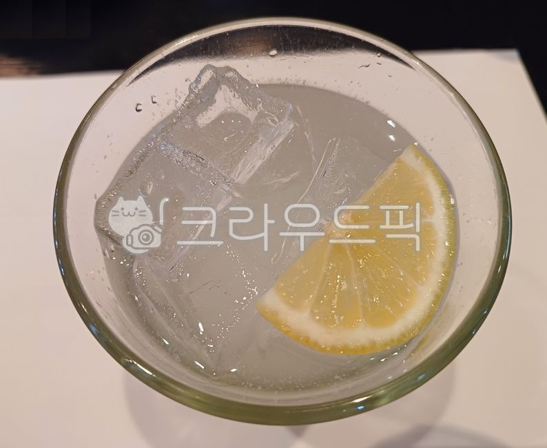 레몬에이드,레모네이드,lemonade,레몬쥬스,lemonjuice,아이스음료,냉음료,beverage,색깔,색상,색채,색감,color