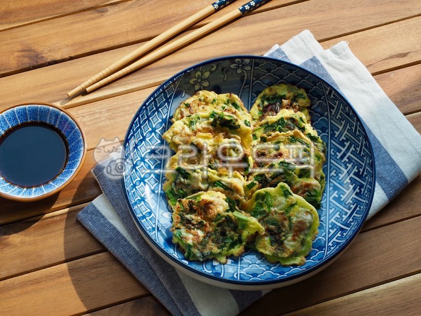 설날사진공모전,굴,전,굴부침개,요리,식사,굴전,부침개,간장,한국음식,아시아음식,배경,웰빙,oyster,oysterpancake,koreanpancake,soysauce,food,koreanfood,asianfood,background,wellbeing,한식,전통음식,한국전통음식,한국음식문화,음식문화,전통문화,traditionalfood,koreantraditionalfood,koreanfoodculture,foodculture,traditionalculture,설날,추석,음식,추석음식,설날음식,명절,명절음식,음식,식재료,요리,food,cook,meal,dishes,food reserves,한식,한국음식,한국요리,korean food,korean dishes,korean meal,korean cook