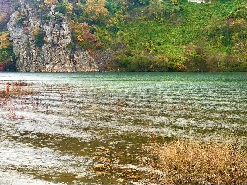 강,빗방울,돌절벽,산,풀,물결,자연,자연,풍경,nature,landscape,outdoors,옥외,promontory,곶
