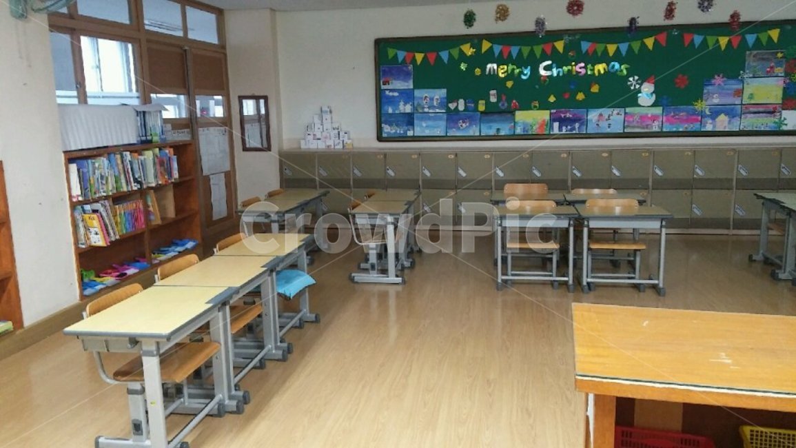 초등학교교실,초등학교,교실,책상,의자