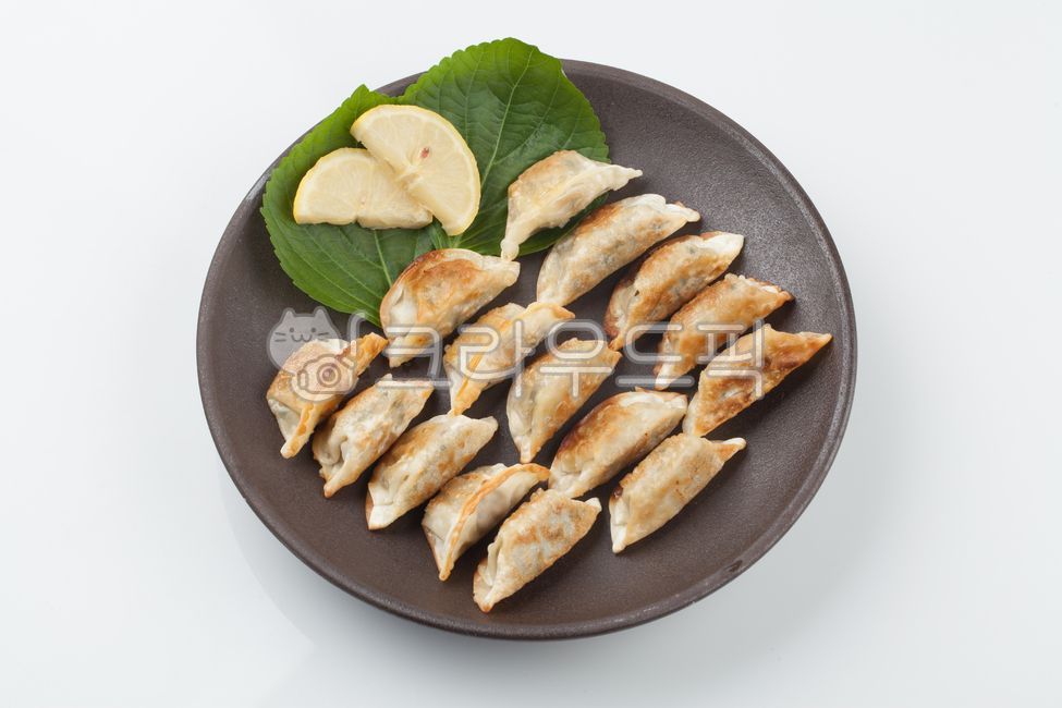 dumpling,close up,ingredient,fried food,cook,simple,dishes,reserves,Chinese food,pork,food,meal,Chinese culture,Grilled dumplings,flour,grocery,Food Ingredients,fat,ingredients,cooking