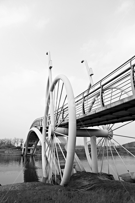 미생의다리,다리,갯벌,바다,자연,베경,풍경,생태공원,흑백,모노톤,monochrome,black and white,건축물,건물외관,exterior,building,structure,architecture,construction