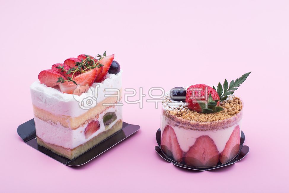 Cheesecake,Strawberry cake,fruit,snack,strawberry,cream,food,cheese,dessert,whipping cream,cake