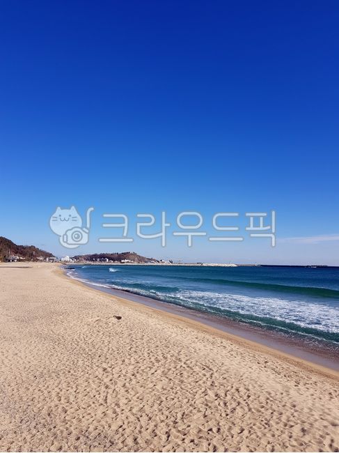 Coast,Beach,ocean,sea cap,winter sea,white sand beach