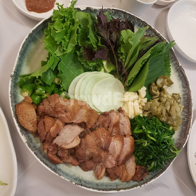 오리고기,수육,쌈,야채,보양식,요리,쌈무,쌈채소,food