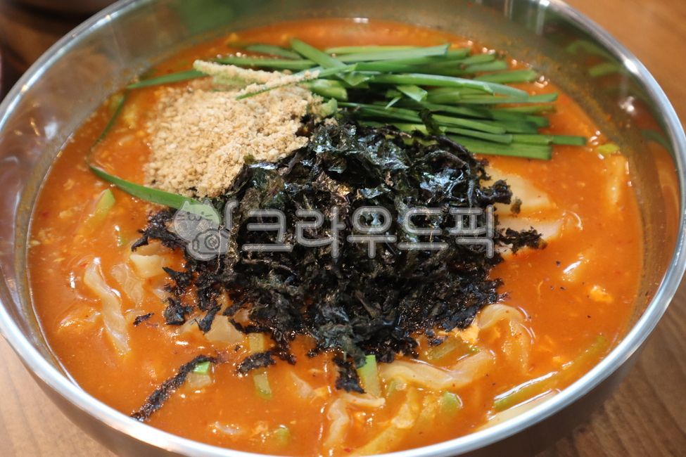 칼국수,장칼국수,한식,한국음식,한국요리,매운,얼큰,속초,국수,food,음식,meal,식사,dish,접시,bowl,그릇