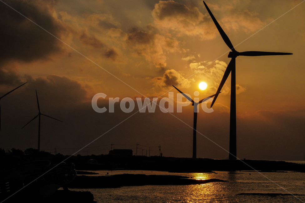 제주도,바다,풍차,노을,일몰,해안도로,하늘,태양,산업,industry,industrial,에너지산업,energy industry