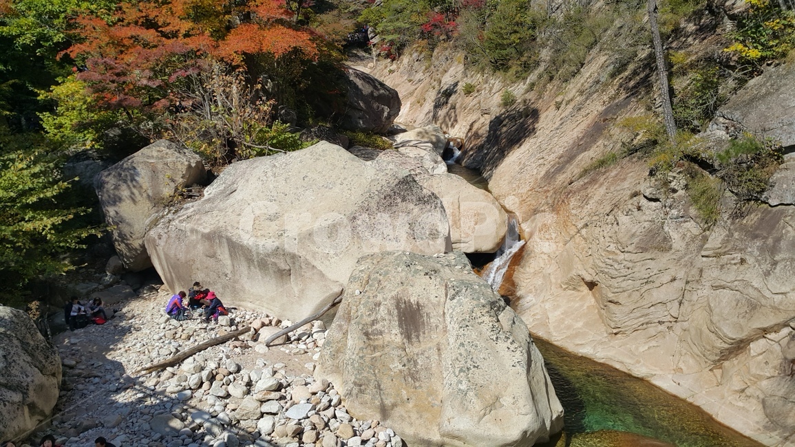 설악산,만경대,주전골,금강문,가을단풍,단풍,화려,국립공원,설악산국립공원,탐방,자연,풍경,nature,landscape,사람들,대중,군중,other people,crowd,rubble,파편