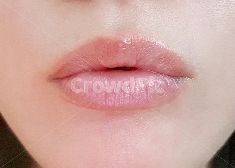 shiny lips,Lips,Lips sticking out,glossy,mouth shape,woman lips,female mouth,female lips,transparent lipstick,lip gloss,woman mouth,lip balm,mouse,lip wrinkles,chu,lip,mouth,transparent lips,transparent lip balm,moist lips