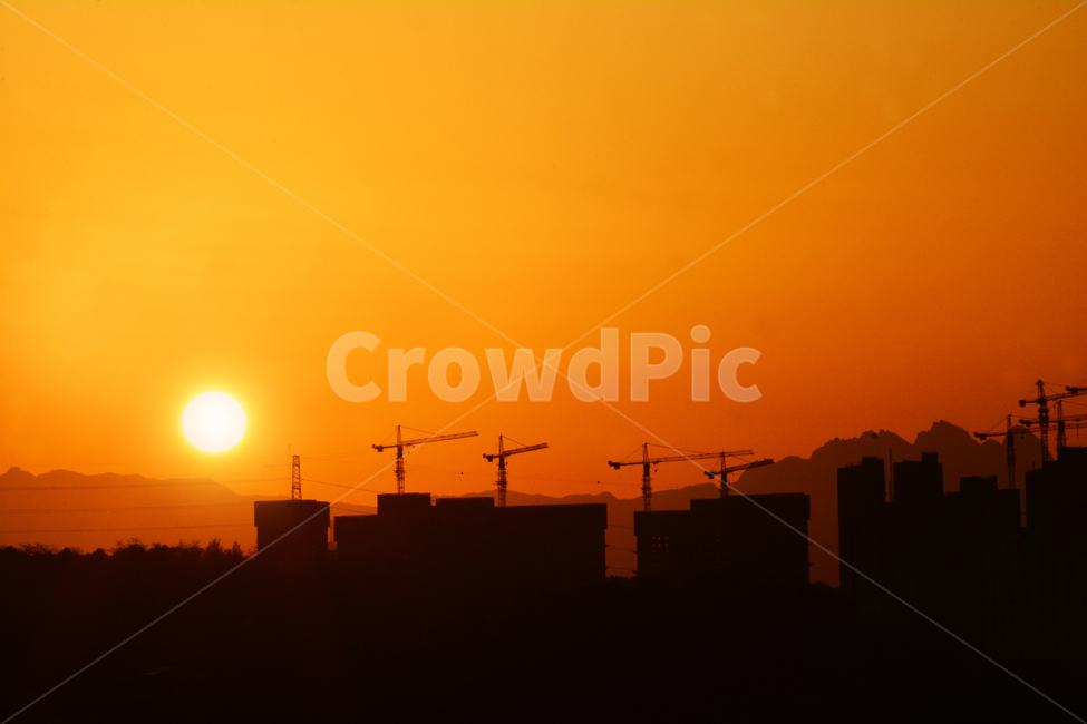 타워크레인,건설현장,일몰,석양,노을,해질무렵,건축현장,아파트,건축물,architecture,construction,building,sunset,light,orange,공사장,현장,건설,부동산,신도시,apartment,높은,건설회사,재개발,sun,sunlight,sunshine,태양광선,도시,풍경,city,landscape,한국도시풍경,한국도시경관,korea cityscape,실루엣,그림자,silhouette,shadow,산업,industry,industrial,건설업,건축업,construction industry