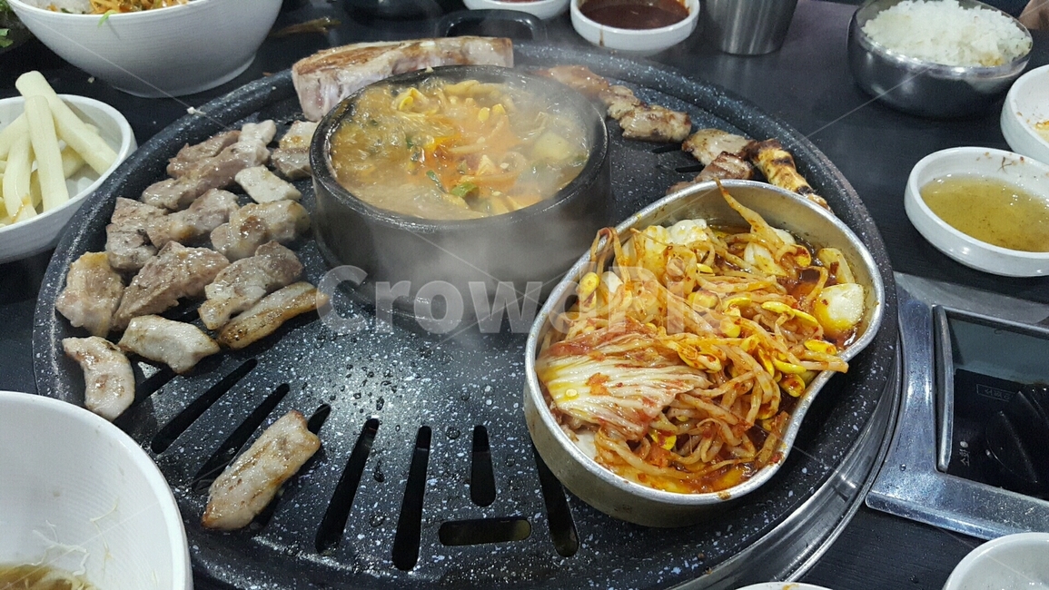 음식,고기,삼겹살,다익은,된장찌개,식사