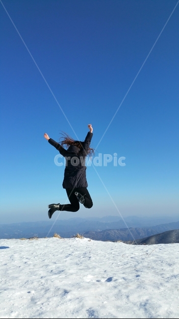 점프,만세,겨울,눈,산,jump,winter,snow,hurrah,mountain,겨울,계절,winter,season,사람,인물,인간,human,person,여성,여자,woman,female,lady,감정표현,기분,feeling,emotion